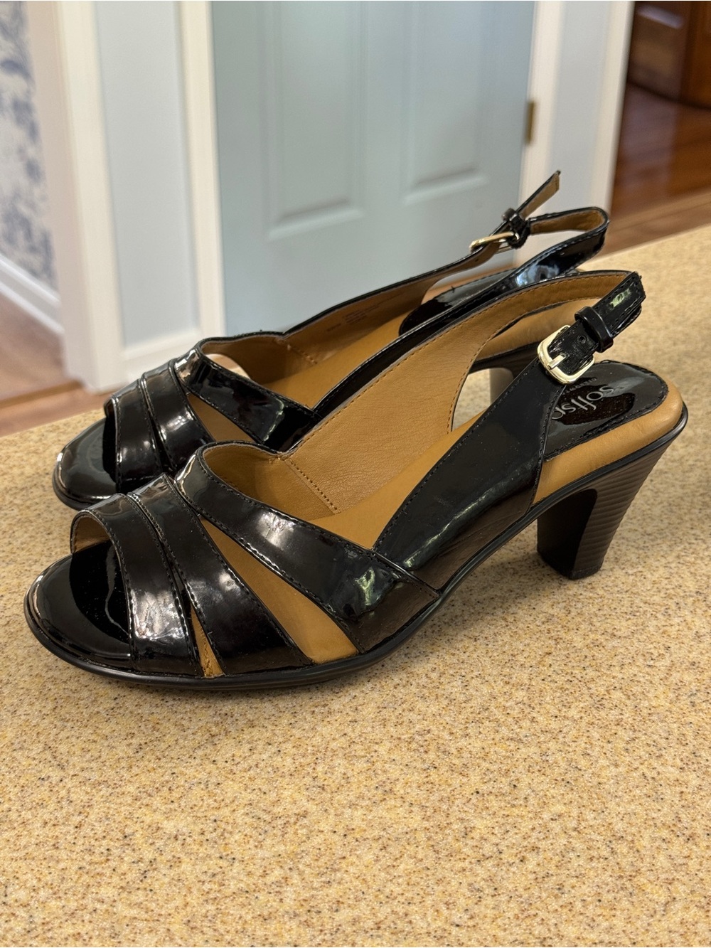 Softspots Black Patent Pumps Sandals Heels Shoes 6 WW Pillow top Technology